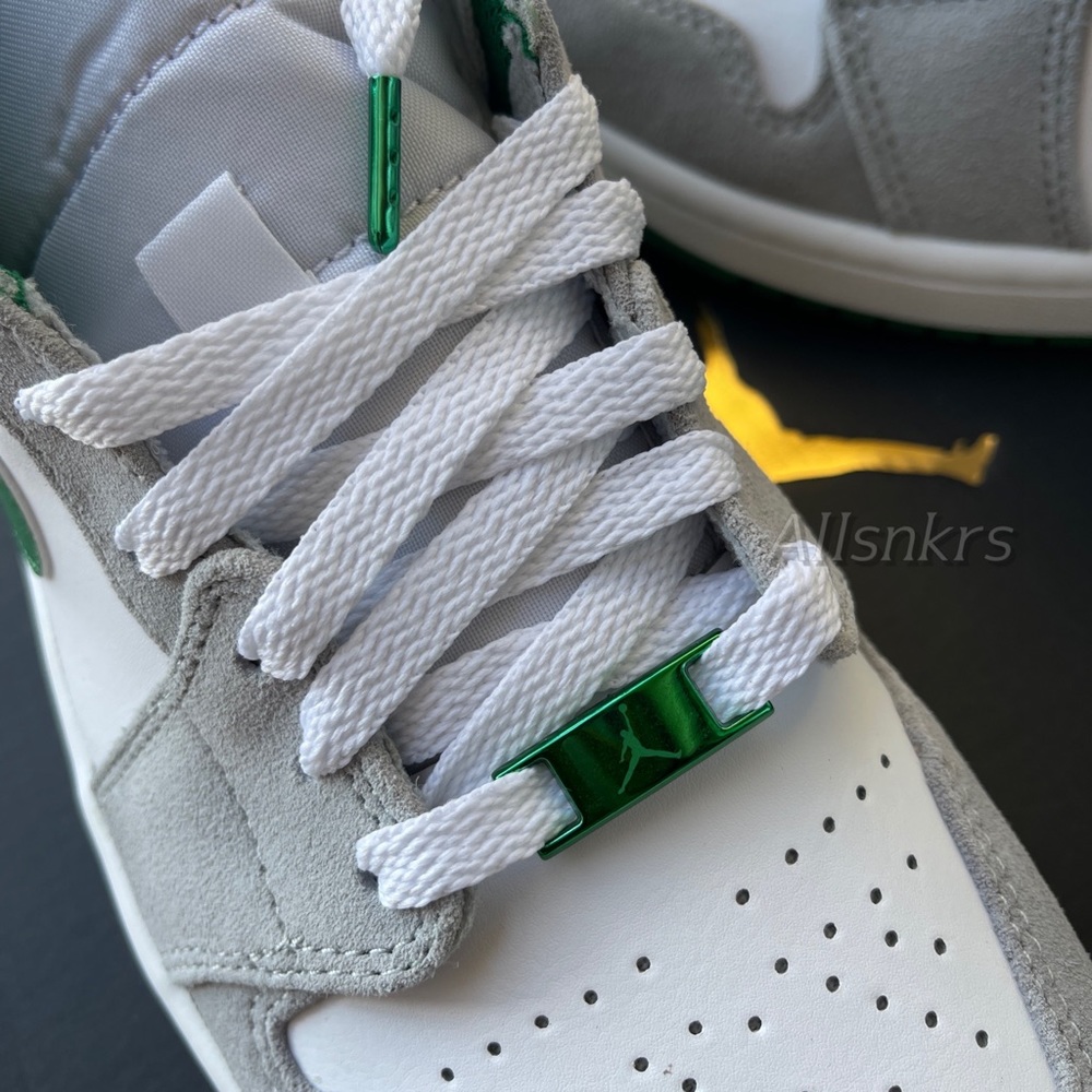 💚🤍Air Jordan 1 Mid Pine Green Smoke Grey🤍💚 - Picture 2 of 5